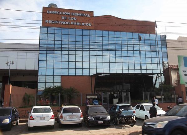 Grave inoperancia en Registros Públicos hace que 28 mil expedientes estén cajoneados, acusan escribanos - ADN Digital
