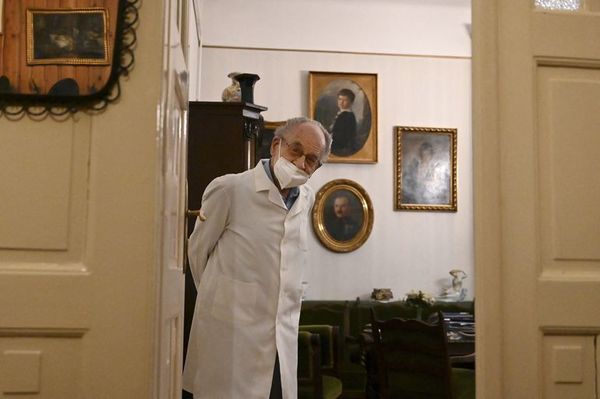 Del Holocausto al covid, el incansable decano de los médicos húngaros - Nacionales - ABC Color