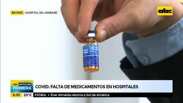 Familiares de internados covid montan guardia mientras faltan medicamentos - Nacionales - ABC Color