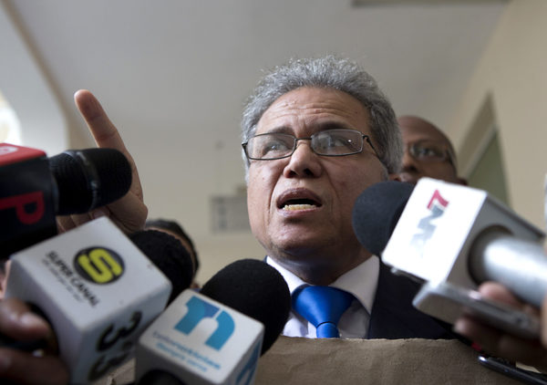Médicos dominicanos ocupan la sede del Ministerio de Salud por despidos - MarketData