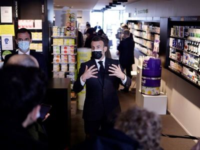 Francia apuesta por acelerar la vacunación para frenar la pandemia