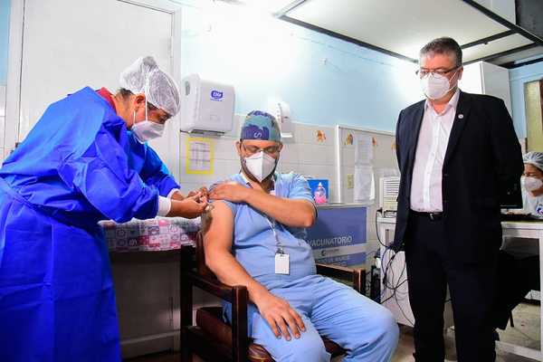 Salud avanza en inmunizar al personal de blanco con la vacuna contra la covid-19