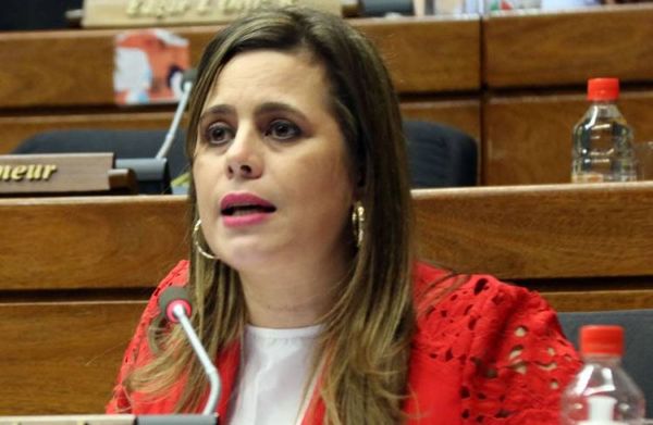 Kattya González denuncia amenaza de violación por parte de un empresario
