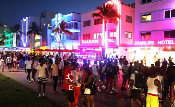 Diario HOY | Residentes de Miami Beach, sitiados por el frenesí de una invasión turista