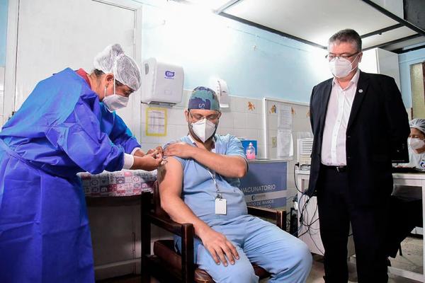 Salud avanza en inmunizar al personal de blanco con la vacuna contra la covid-19