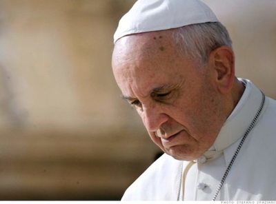 Crónica / El papa le aplicó tijera a los salarios de cardenales