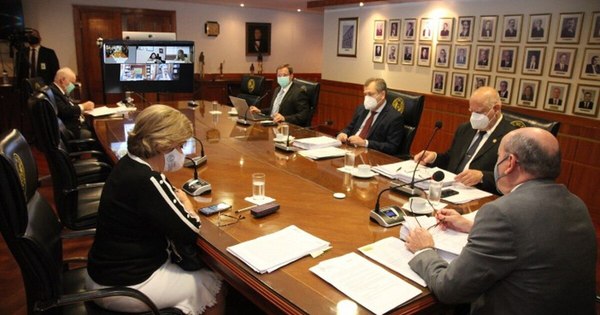 La Nación / Corte confirmó a 18 defensores públicos en sus cargos