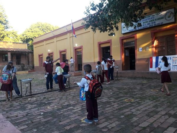 Se suspenden clases presenciales en escuela de Fuerte Olimpo, tras detectarse caso de covid en una alumna - Nacionales - ABC Color