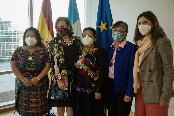 Secretaria Gallach se reúne en Guatemala con defensores de derechos humanos - MarketData