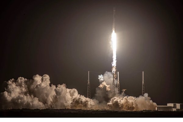 Space X lanzó 60 satélites más de Starlink para proveer internet satelital en todo el mundo