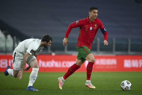 Ajustado triunfo de Portugal sobre la débil Azerbaiyán
