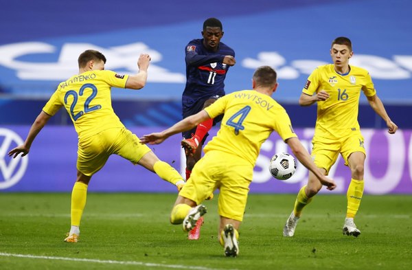Ucrania sorprende a Francia y rescata un empate de París