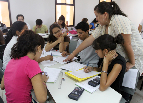 Estudiantes son beneficiados con becas de la Municipalidad de Asunción | El Independiente