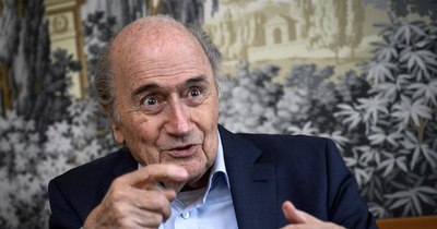 La Nación / Blatter, suspendido 6 años más por FIFA