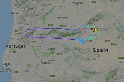 Otra vez en menos de una semana: un hombre alcoholizado intenta abrir la salida de emergencia en pleno vuelo - El Trueno