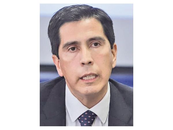 Federico vuelve al Palacio y se erige como el vocero