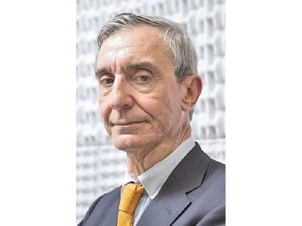La salud de los Papas es develada en libro presentado por ÚH