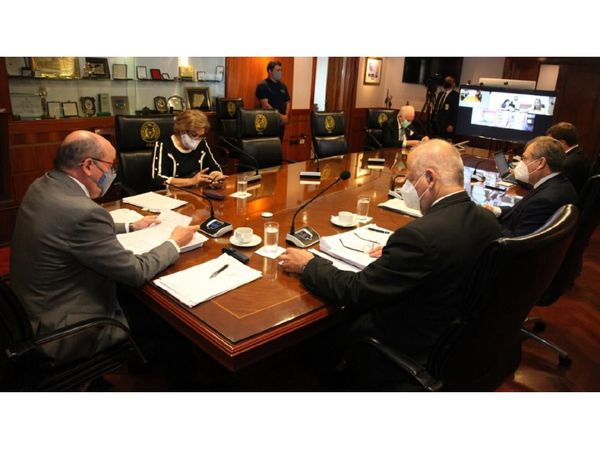 Contraloría investiga a ministros de Corte por denuncia anónima