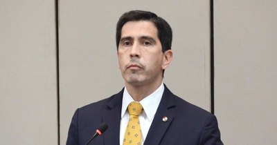 La Nación / Por falta de votos en el Senado, González reasume como asesor