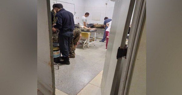 La Nación / Los manifestantes agreden a policías y fiscales
