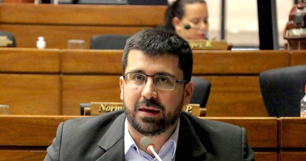 La Nación / “Necesitamos que aparezca el Presidente”