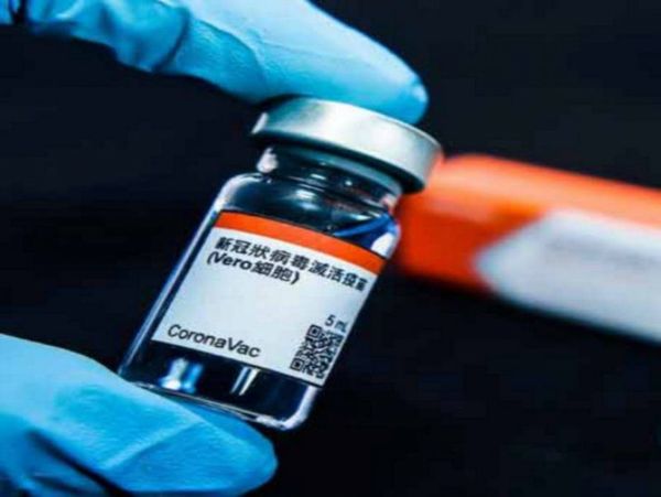 Comunas van a la carga de dosis chinas ante titubeo del Gobierno