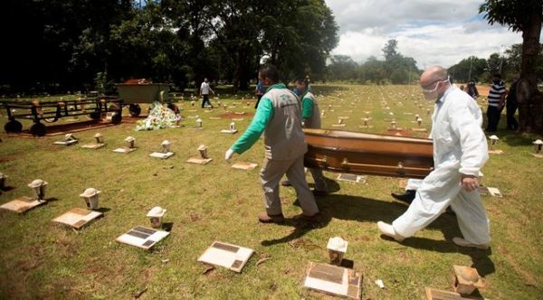 Brasil suma más de 2.400 muertes por covid-19 por quinto día consecutivo