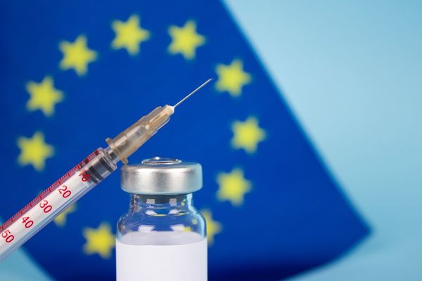 UE endurece normas para exportación de vacunas y la distribución mundial se torna más incierta - MarketData