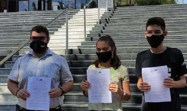 Estudiantes presentan pedido de juicio político contra Sandra Quiñónez - Noticiero Paraguay