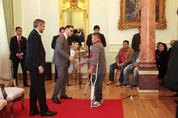 Gobierno entrega apoyo económico a repatriados emprendedores - El Trueno
