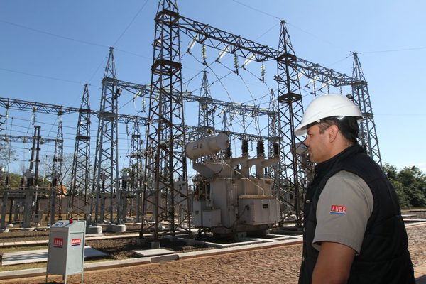 Con nueva línea la Ande suministra energía confiable a 3.000 usuarios de Canindeyú y San Pedro | .::Agencia IP::.