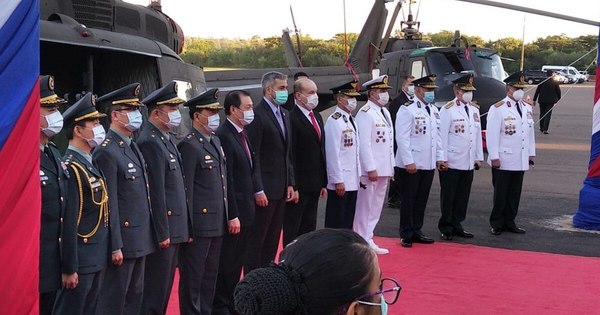 La Nación / Taiwán dona tres helicópteros para el transporte de vacunas