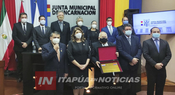 DON JORGE MATEO GRANADA ES HOMENAJEADO COMO CIUDADADANO ILUSTRE DE ENCARANACIÓN