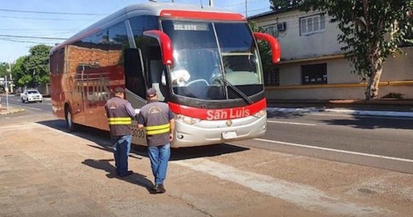 La Nación / Empresas esperan que restricción de buses al interior sea solo hasta el 4 de abril
