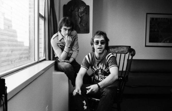 Elton John cumple 74 años con el lanzamiento de "Jewel Box digital” - RQP Paraguay