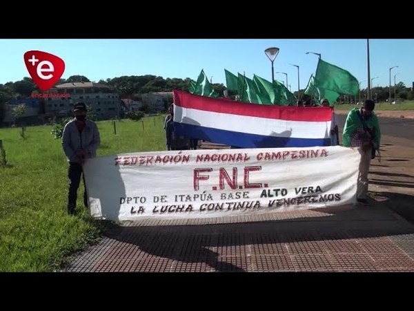 MARCHA DE CAMPESINOS EN ENCARNACIÓN EN DEMANDA DE TIERRA Y RECHAZO AL GOBIERNO