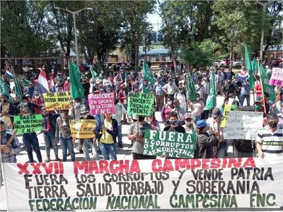 Campesinos piden nuevo gobierno de emergencia nacional