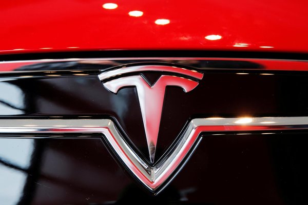Tesla causa innovación: Sus autos tendrán una caja de cambios táctil
