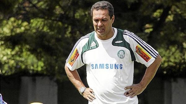 Nueva regla pone límites a cambios de entrenadores en los clubes brasileños