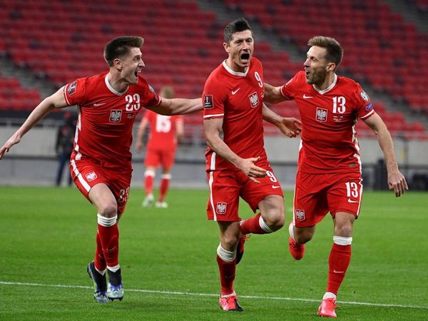 Lewandowski salva a Polonia
