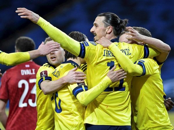 Claesson da el triunfo a Suecia en la vuelta de Ibrahimovic