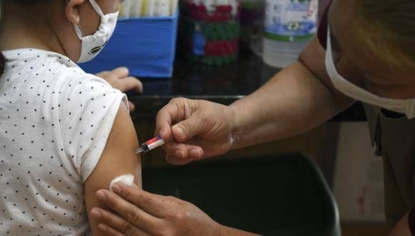 Diario HOY | Pfizer comienza a probar su vacuna anticovid en niños pequeños
