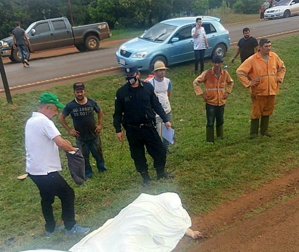 Transeúnte muere atropellada por una motociclista - ABC en el Este - ABC Color
