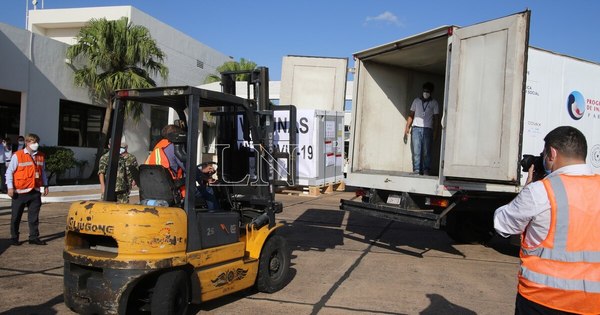 La Nación / No llegaron vacunas de Covax debido a problemas de logística