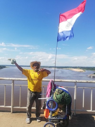 Crónica / ¡Pateó 700 kilómetros hasta Asunción!