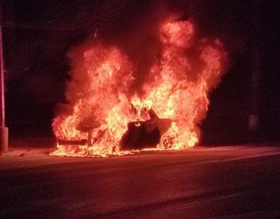 Incendio de camioneta sobre Mcal. López dejó daños materiales - Nacionales - ABC Color
