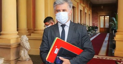 La Nación / Colorados piden la renuncia de Giuzzio