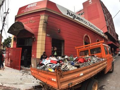 Los cartistas insisten en sacar a Giuzzio de Interior