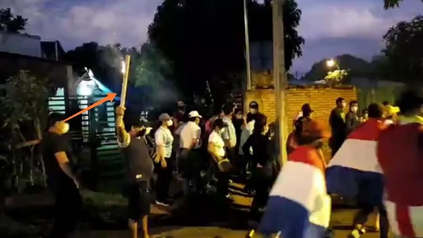 Vándalos atacan con bombas vivienda del Gobernador de Guairá - Noticiero Paraguay