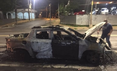 Diario HOY | Se incendió en plena avenida un auto recién salido del mantenimiento